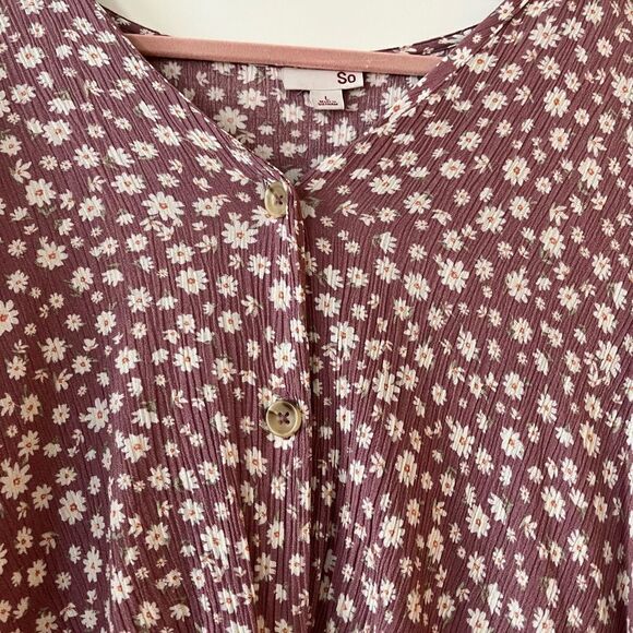 SO Juniors floral blush print dolman short sleeve blouse. L - Picture 3 of 6